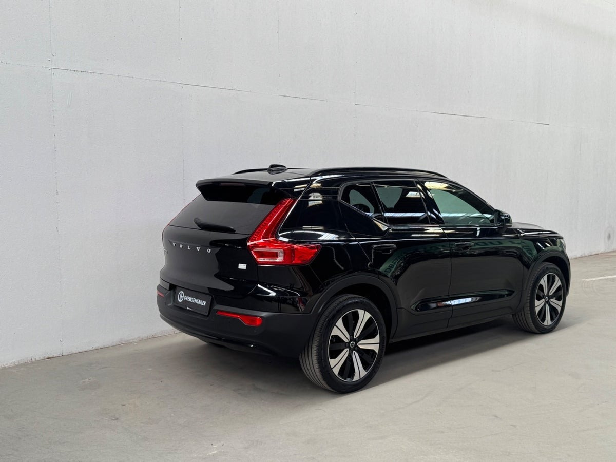 Sort Volvo XC40 fra 2023