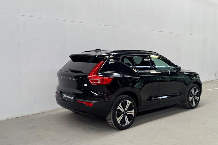 Sort Volvo XC40 fra 2023