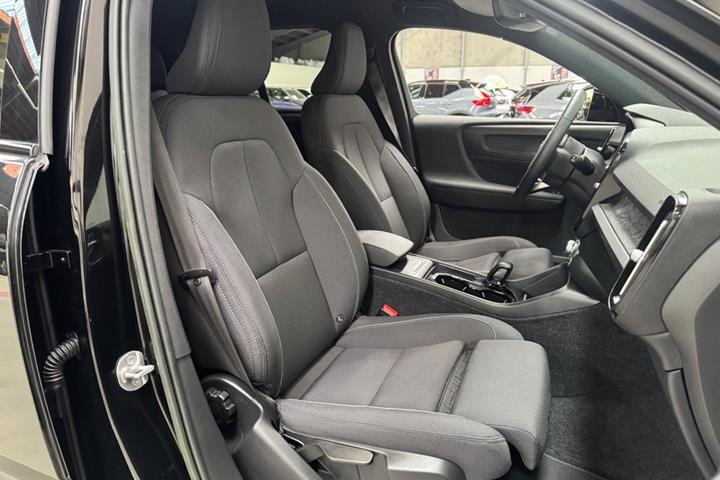 Sort Volvo XC40 fra 2023