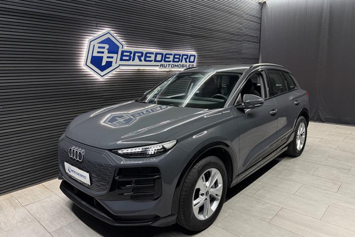 Grå Audi Q6 e-tron fra 2025