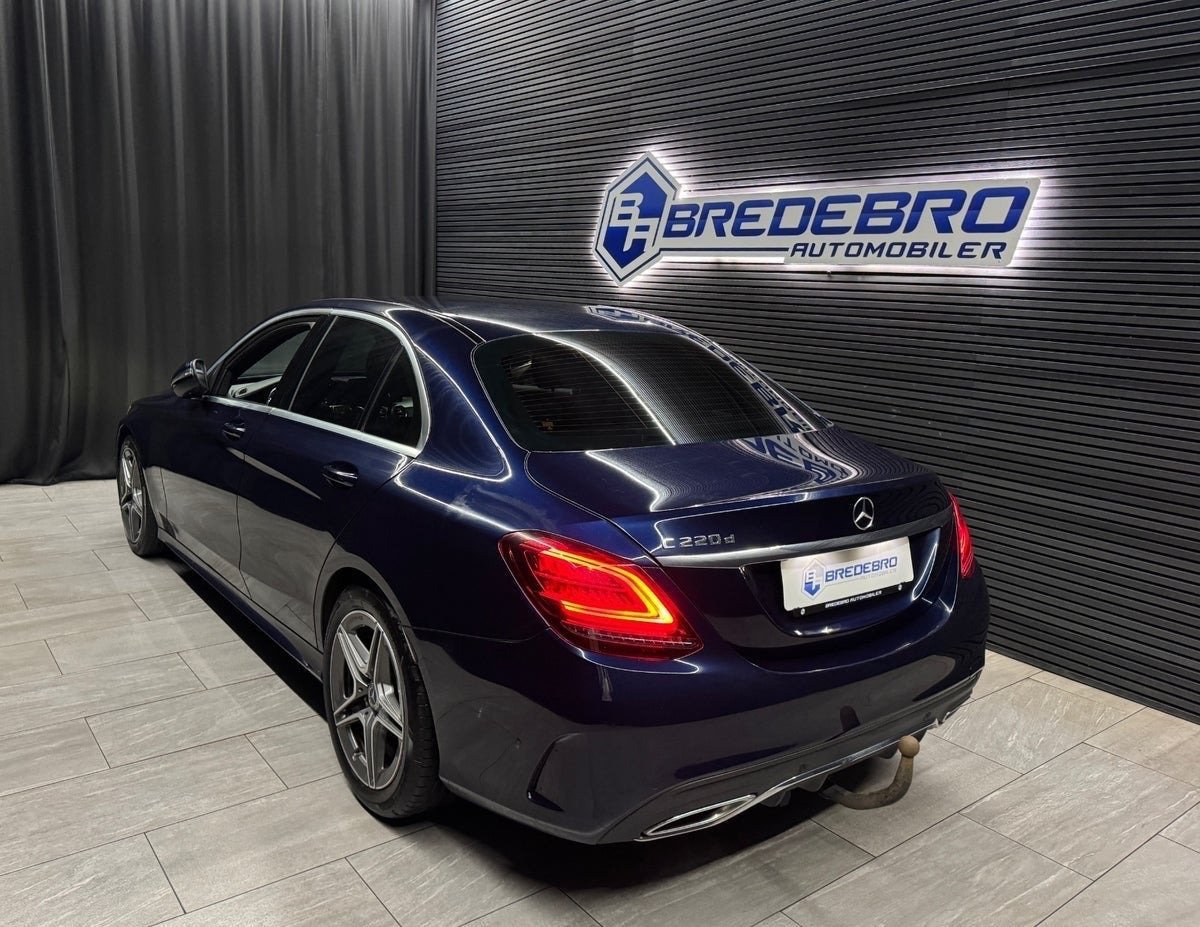 Blå Mercedes C220 d fra 2019
