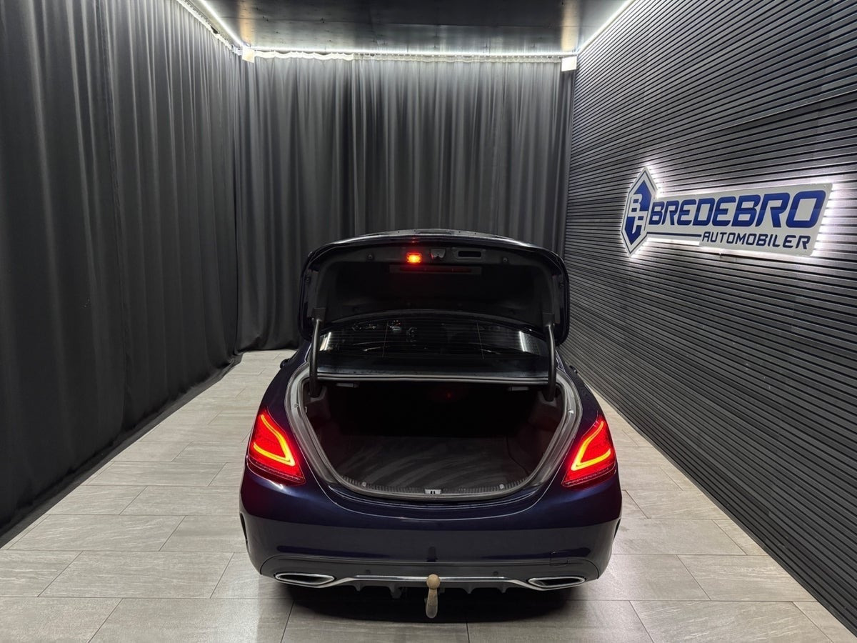 Blå Mercedes C220 d fra 2019
