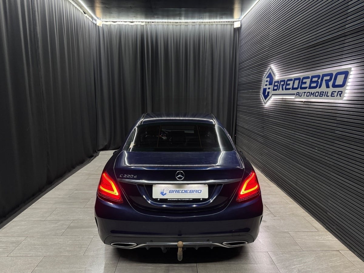 Blå Mercedes C220 d fra 2019