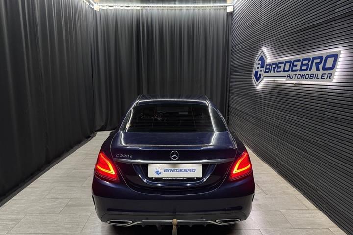 Blå Mercedes C220 d fra 2019
