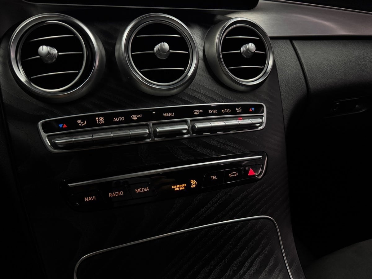Blå Mercedes C220 d fra 2019