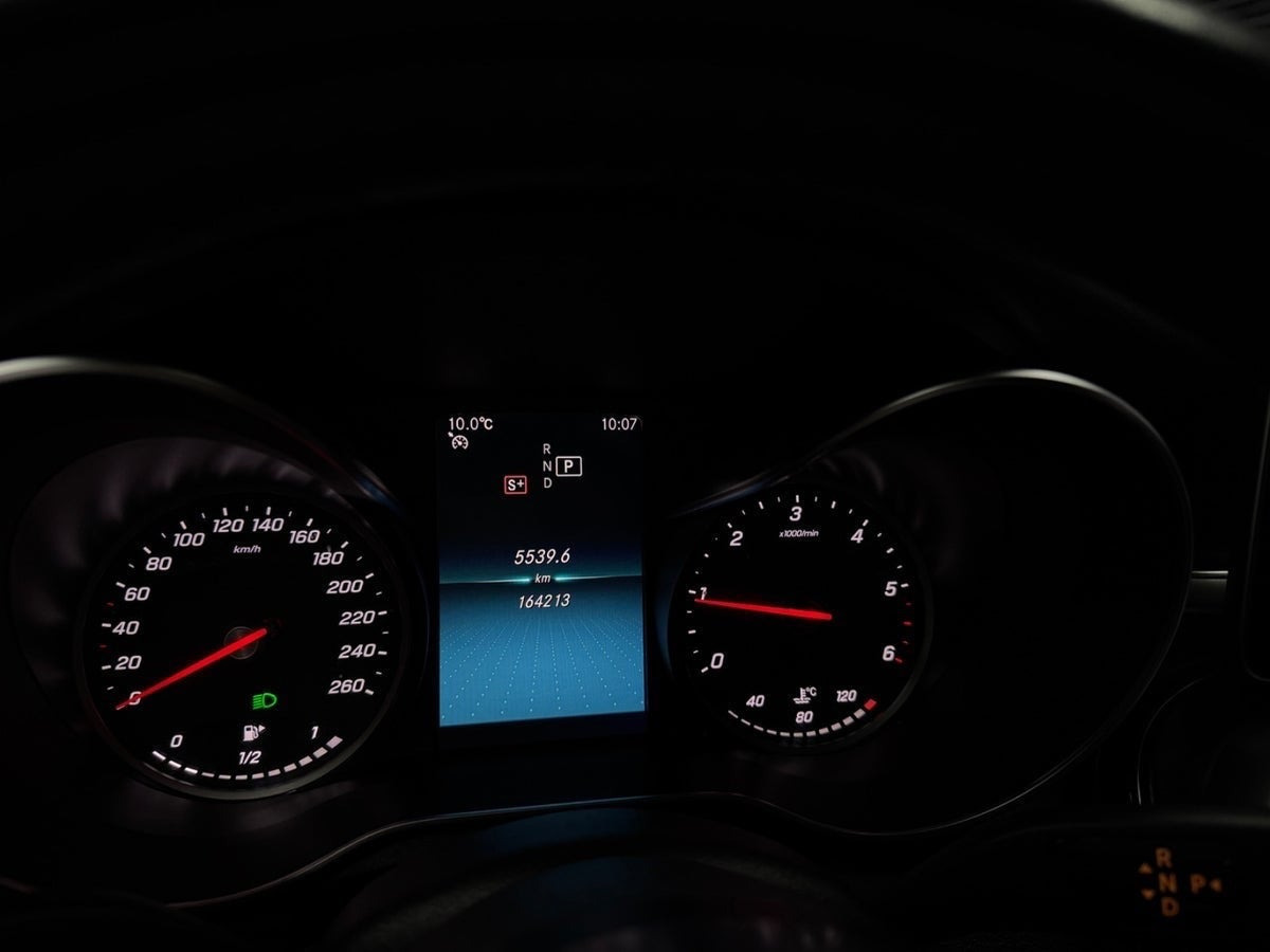 Blå Mercedes C220 d fra 2019