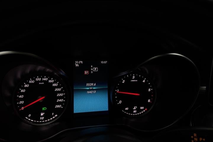 Blå Mercedes C220 d fra 2019