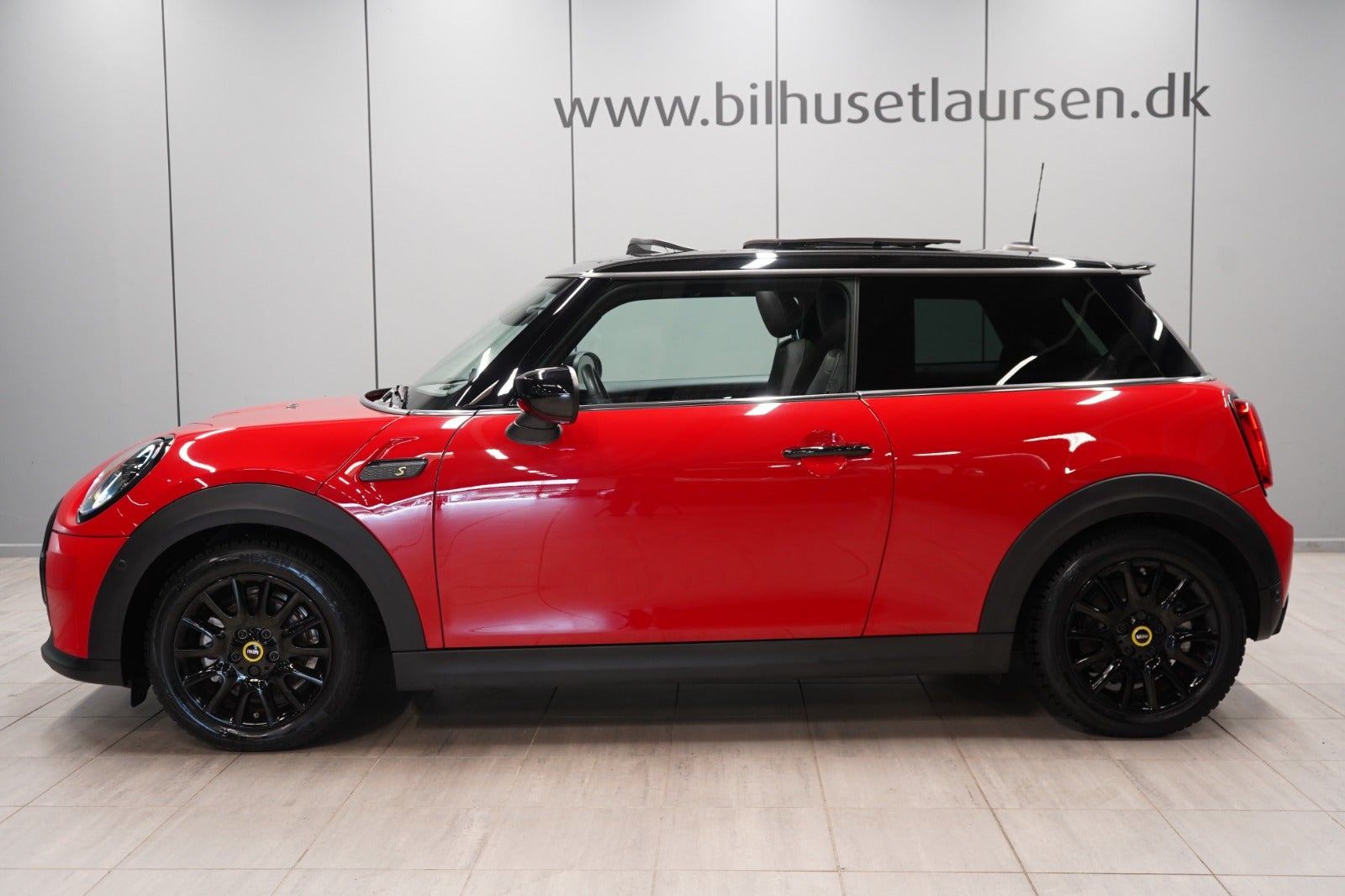 Rød Mini Cooper SE fra 2023