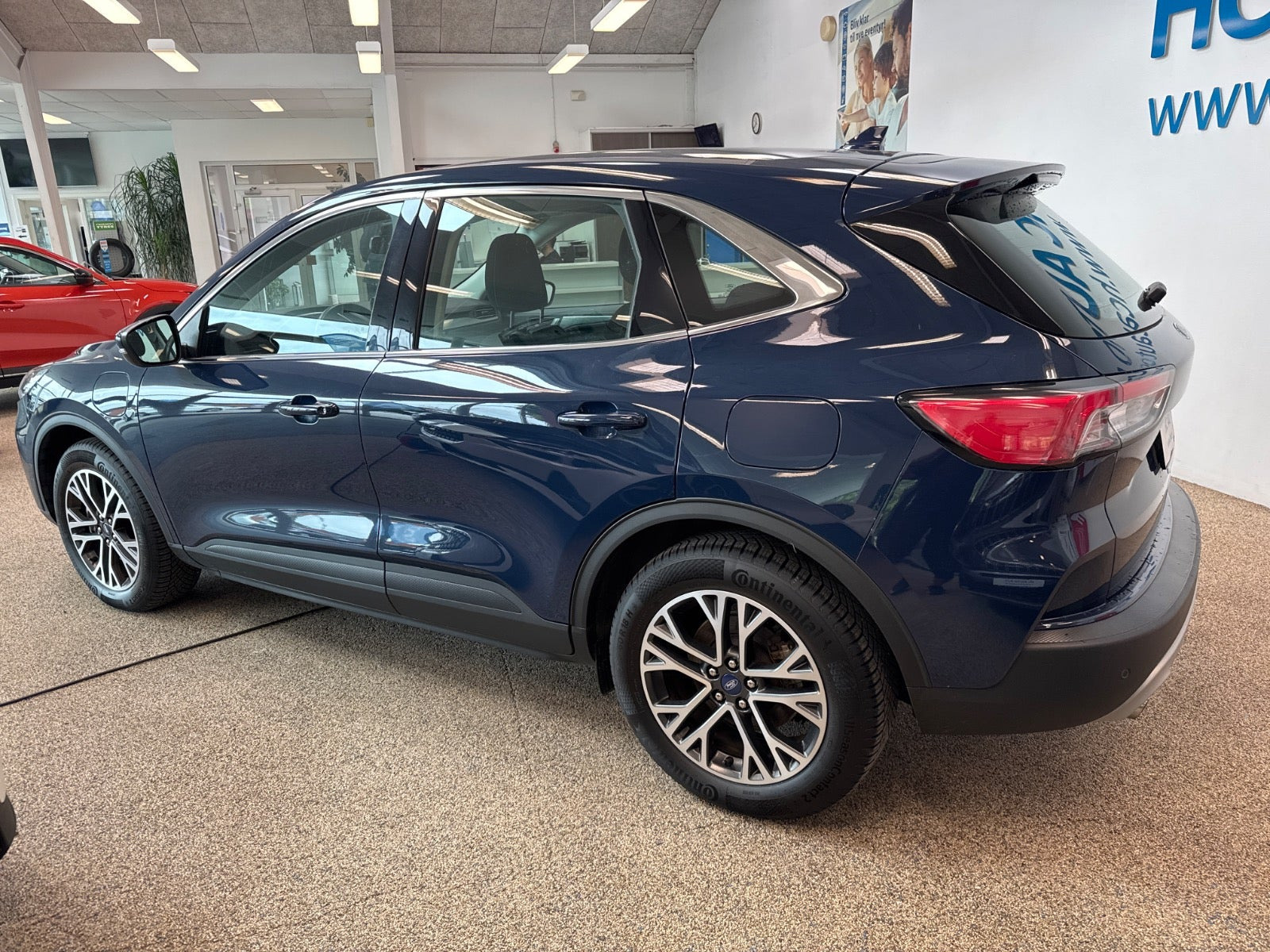 Blå Ford Kuga fra 2020