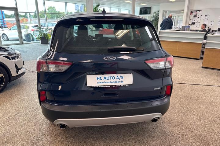Blå Ford Kuga fra 2020