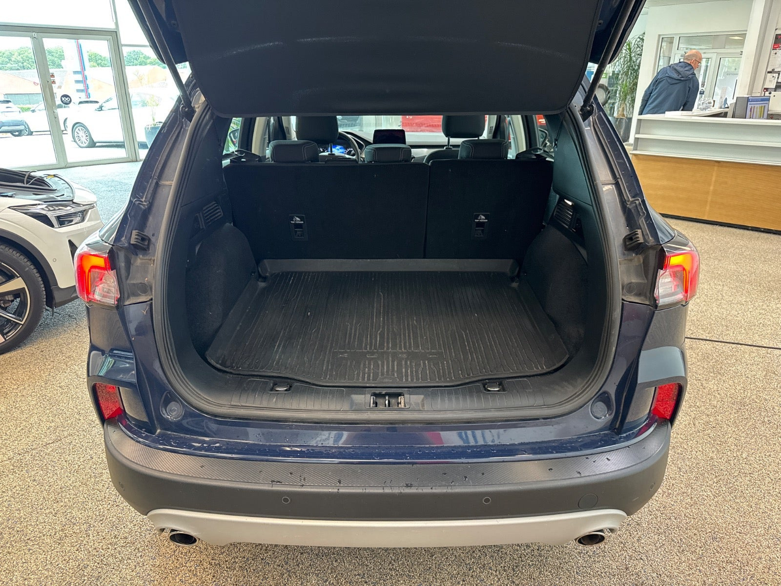 Blå Ford Kuga fra 2020