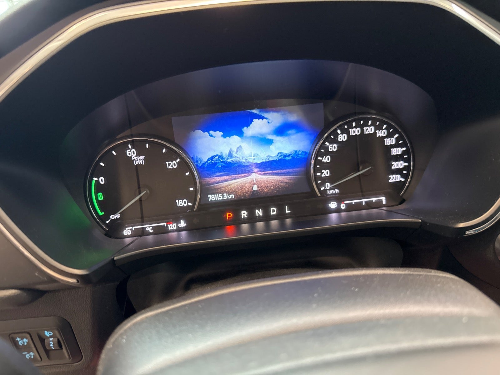 Blå Ford Kuga fra 2020