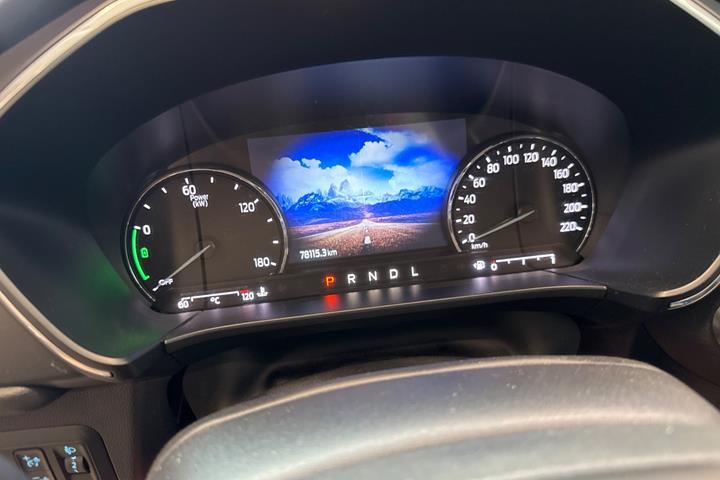Blå Ford Kuga fra 2020
