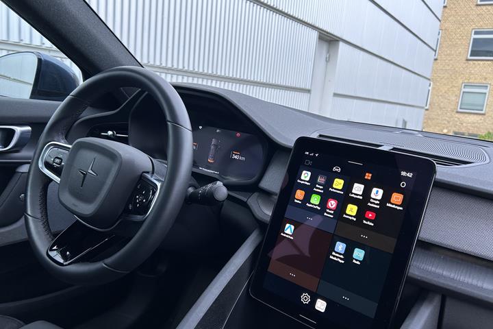 Blå Polestar 2 fra 2023