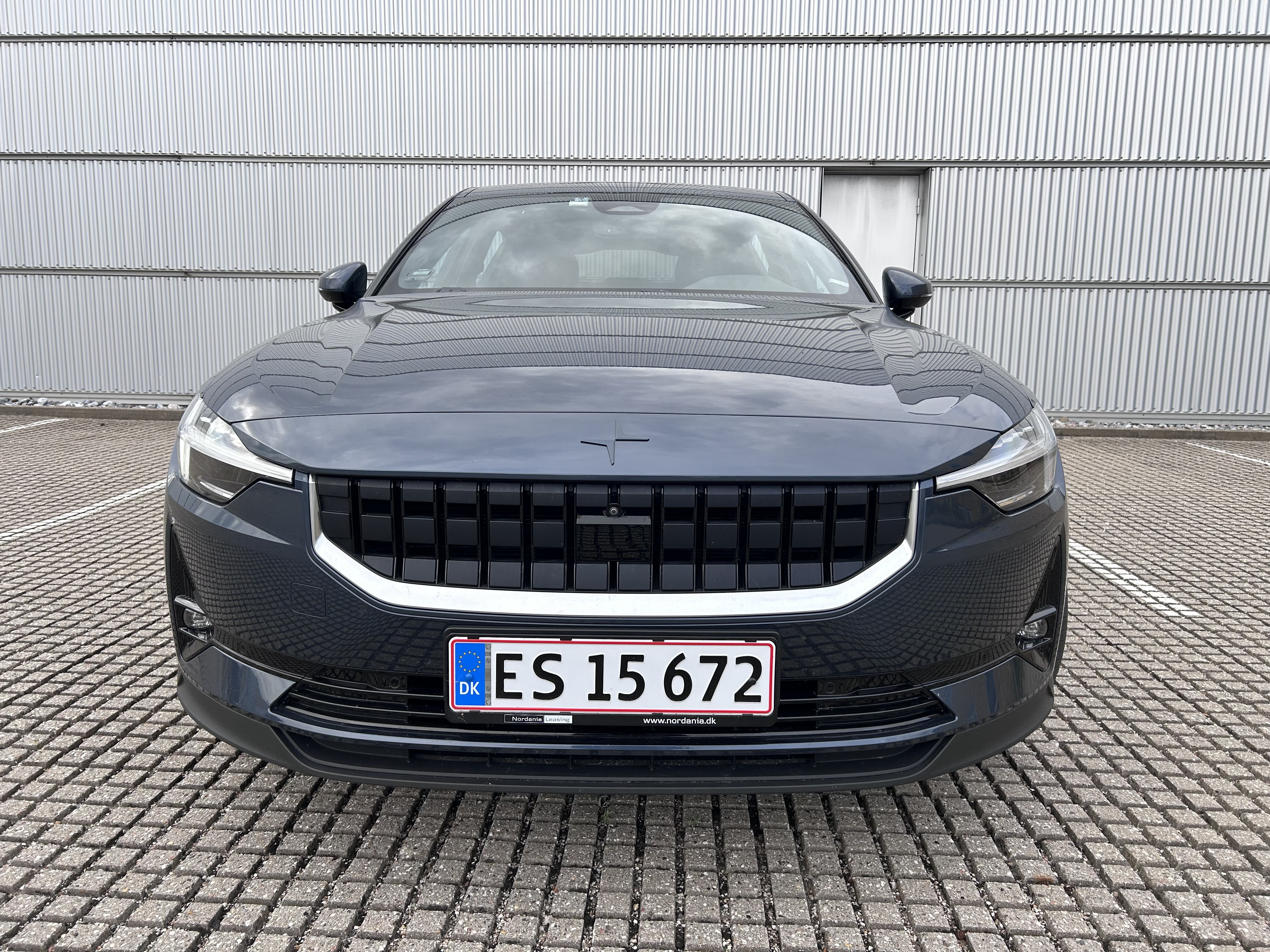 Blå Polestar 2 fra 2023