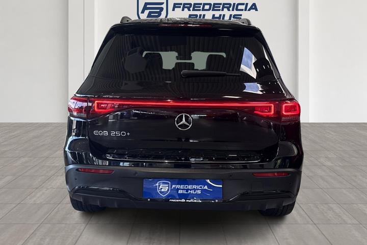 Sort Mercedes EQB250+ fra 2024