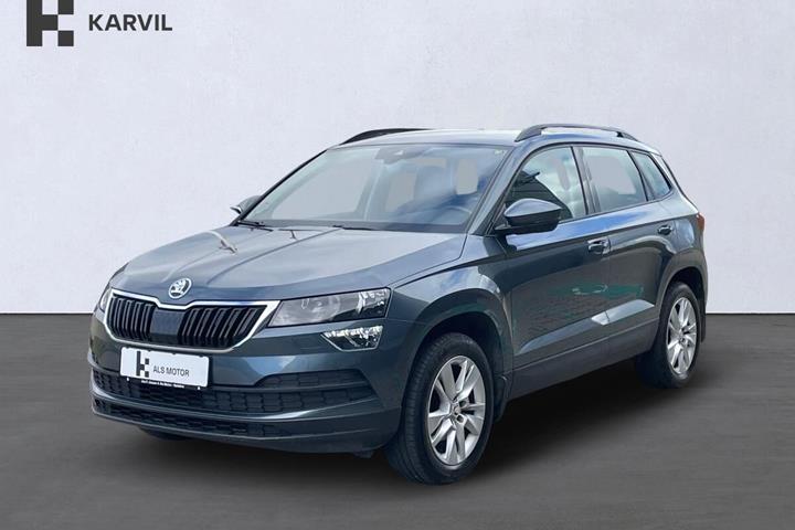 Grå Skoda Karoq fra 2019 set udefra