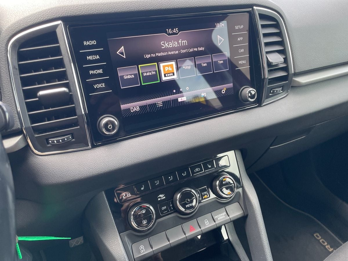 Grå Skoda Karoq fra 2019