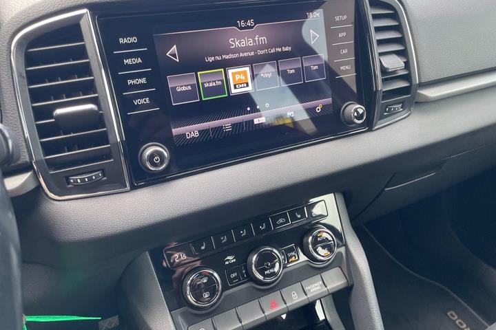 Grå Skoda Karoq fra 2019
