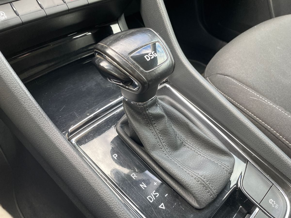 Grå Skoda Karoq fra 2019