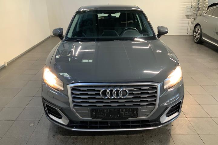 Grå Audi Q2 fra 2018