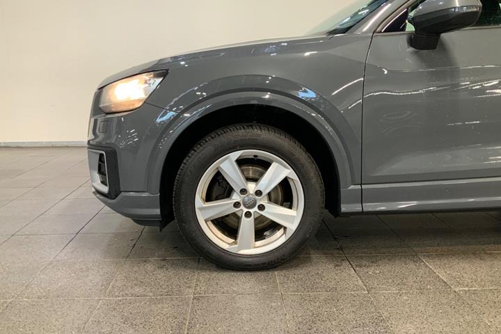 Grå Audi Q2 fra 2018