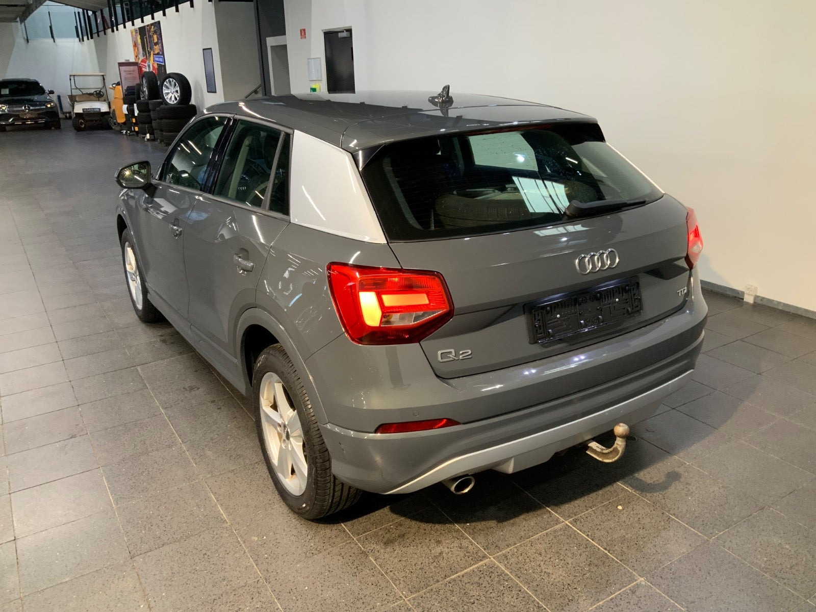 Grå Audi Q2 fra 2018