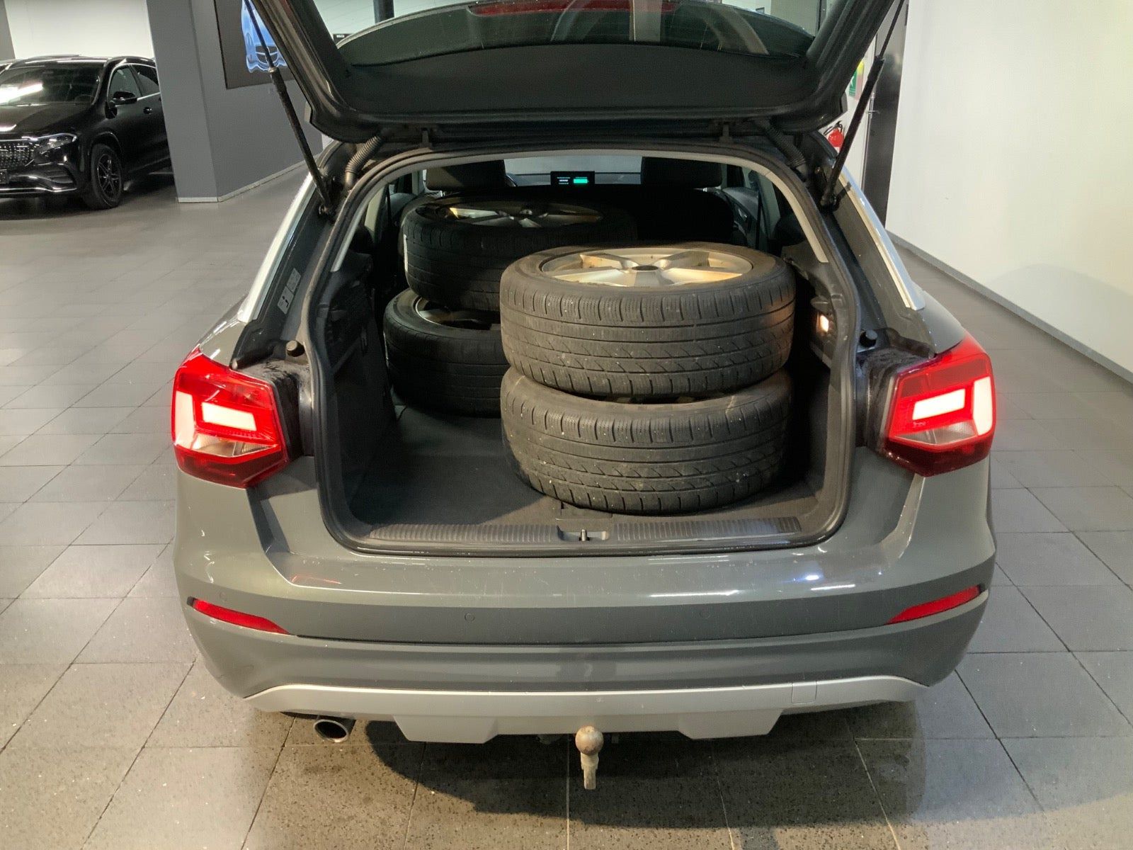 Grå Audi Q2 fra 2018