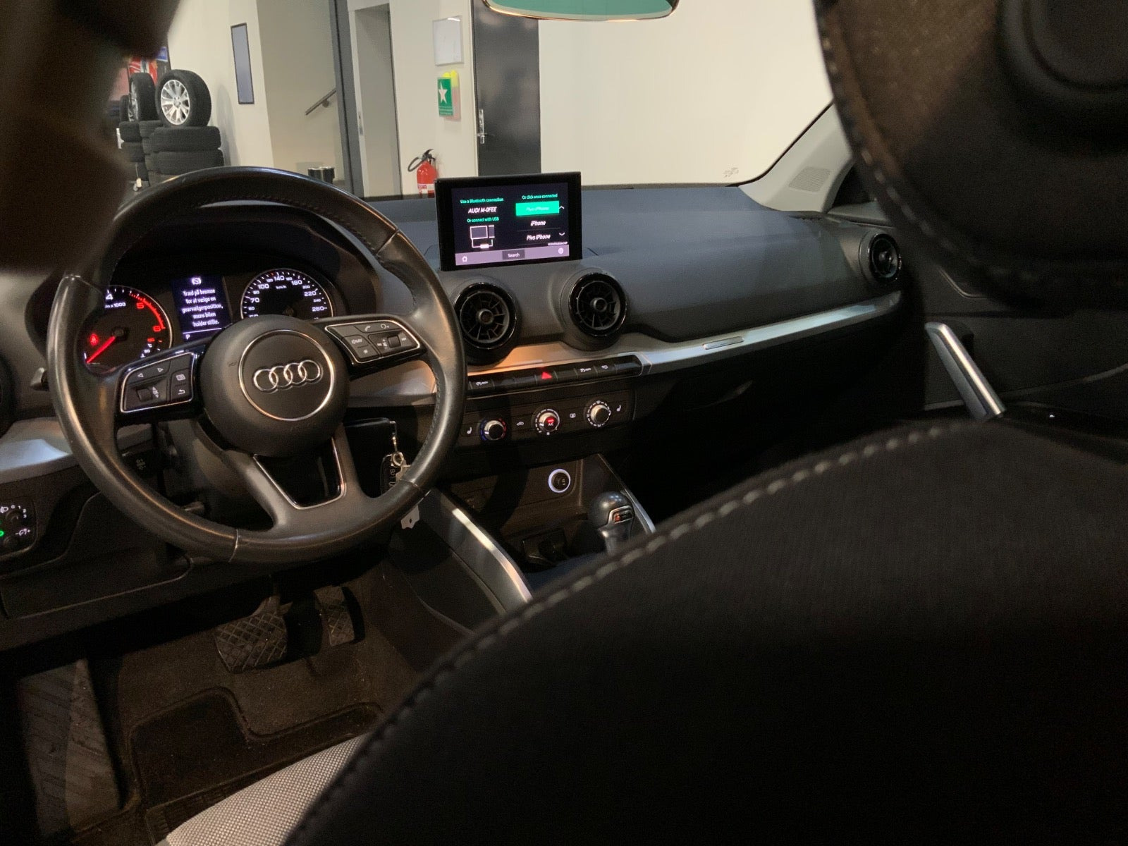 Grå Audi Q2 fra 2018