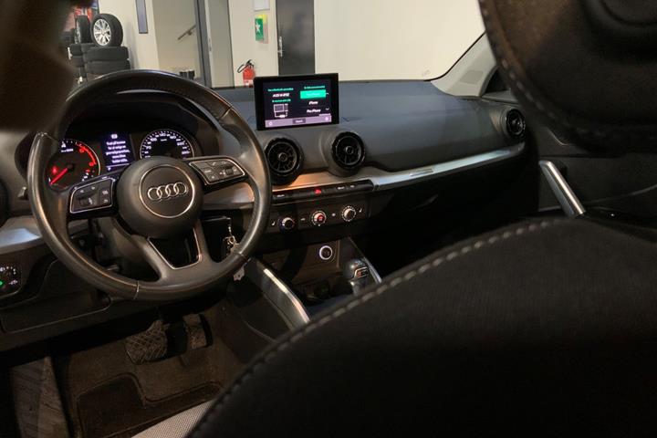 Grå Audi Q2 fra 2018