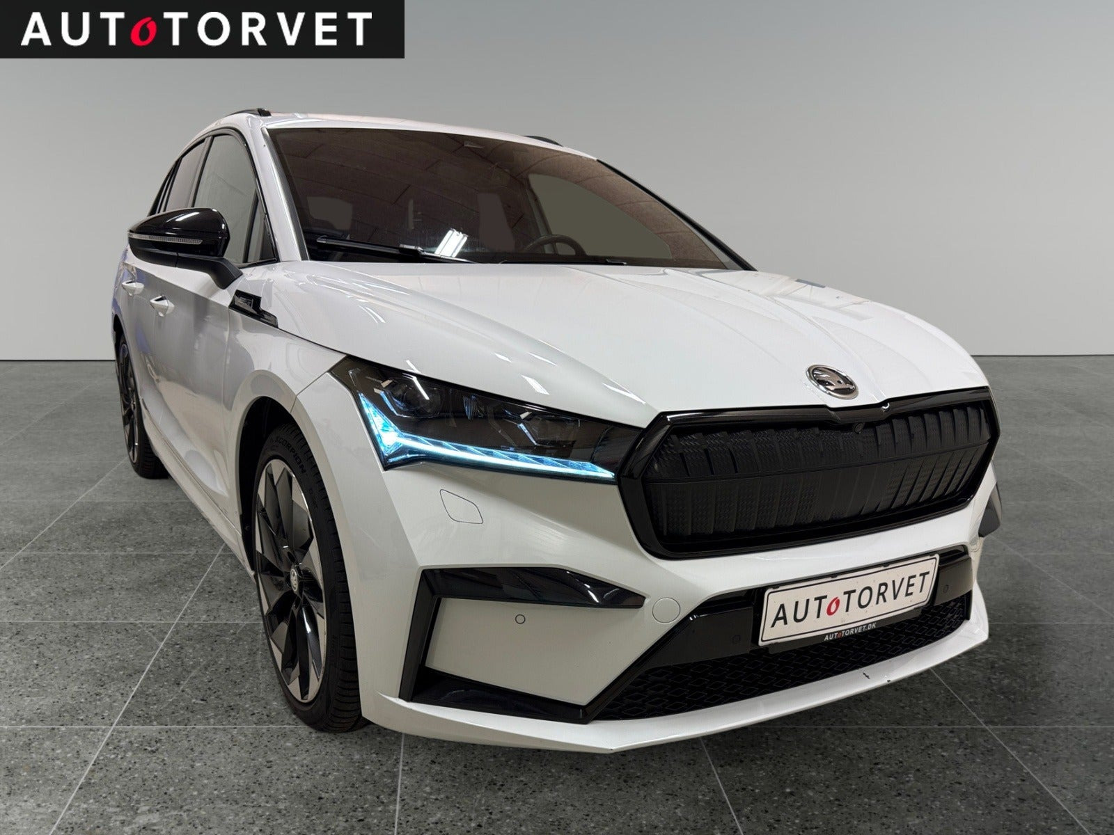 Hvid Skoda Enyaq fra 2022