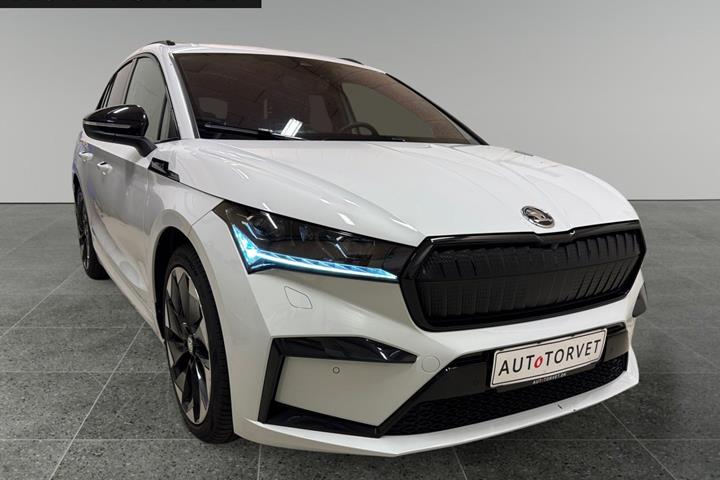 Hvid Skoda Enyaq fra 2022