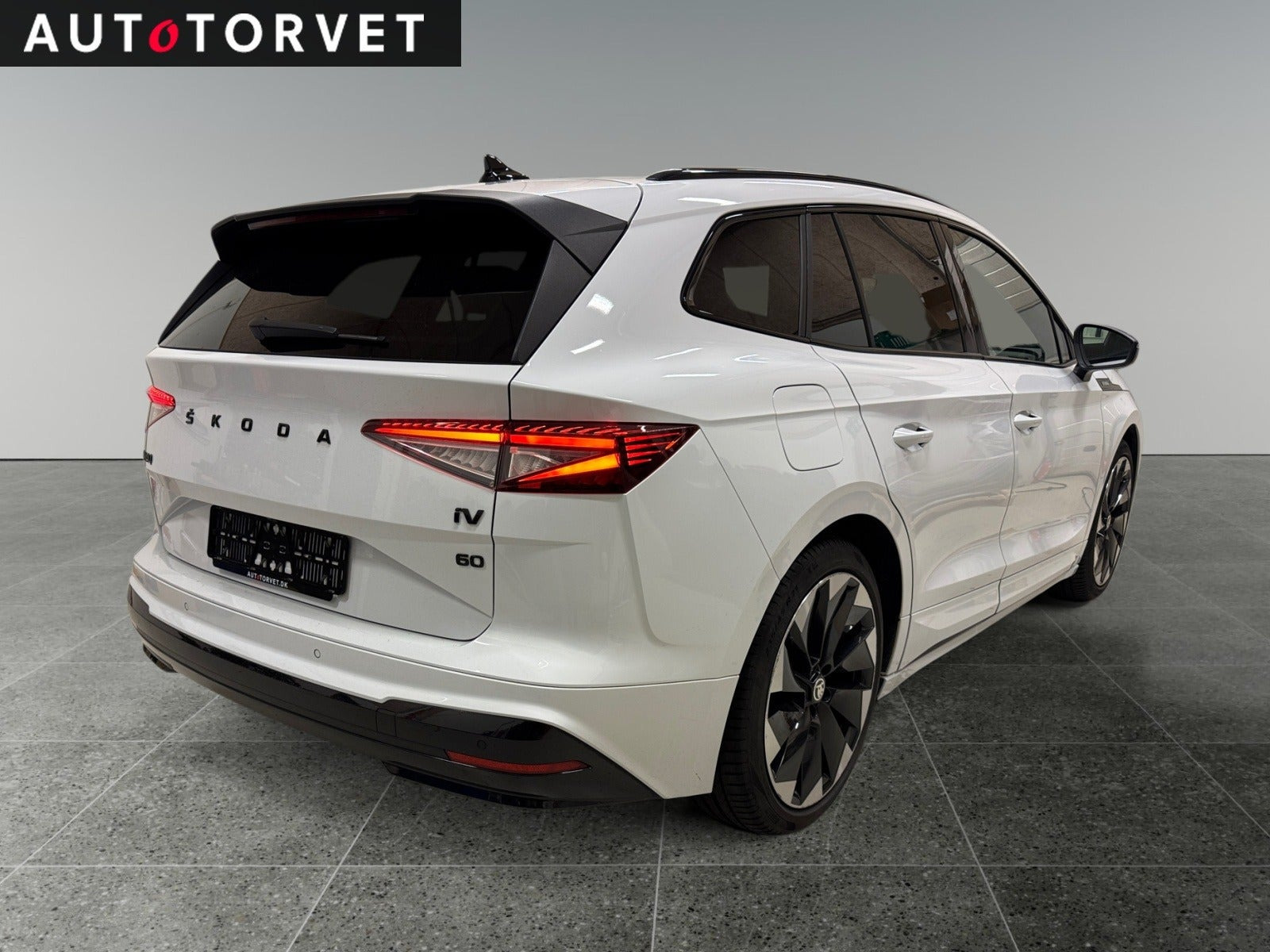 Hvid Skoda Enyaq fra 2022