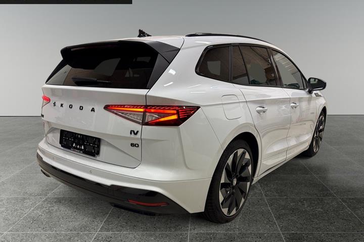 Hvid Skoda Enyaq fra 2022
