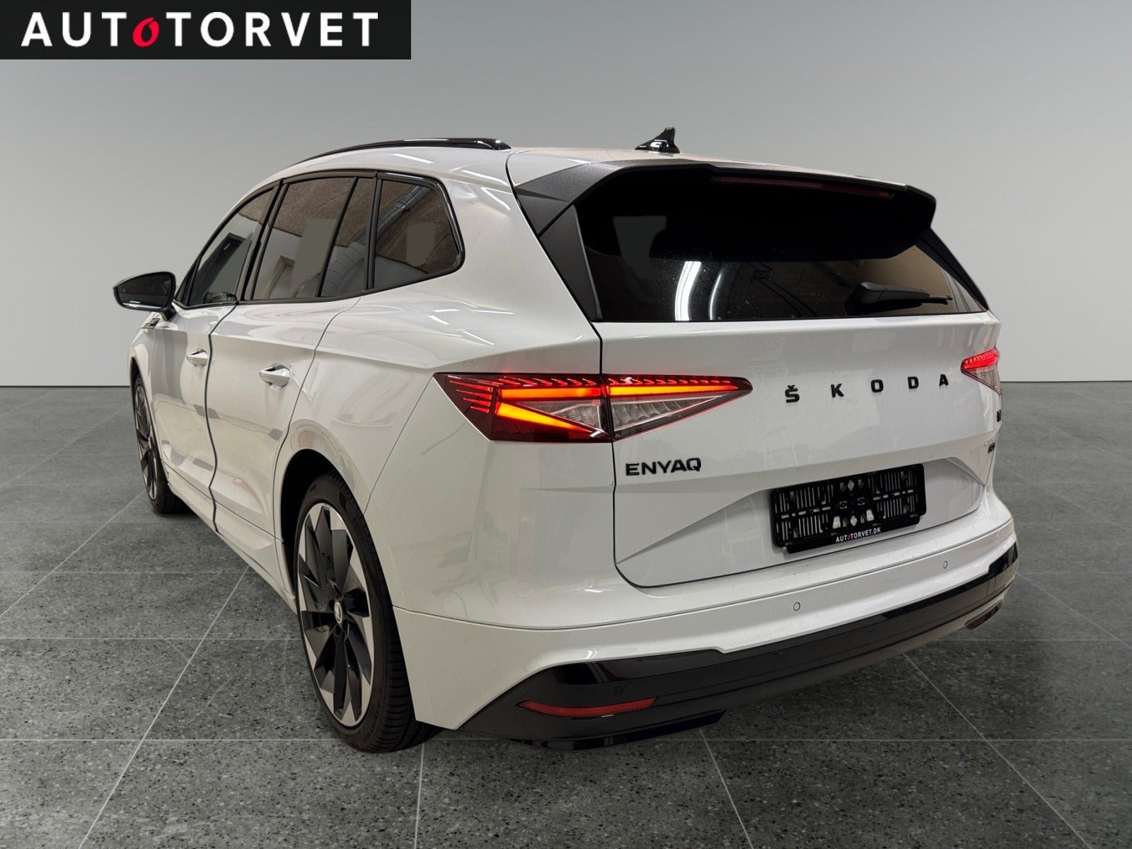 Hvid Skoda Enyaq fra 2022
