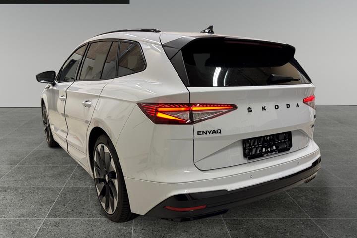 Hvid Skoda Enyaq fra 2022
