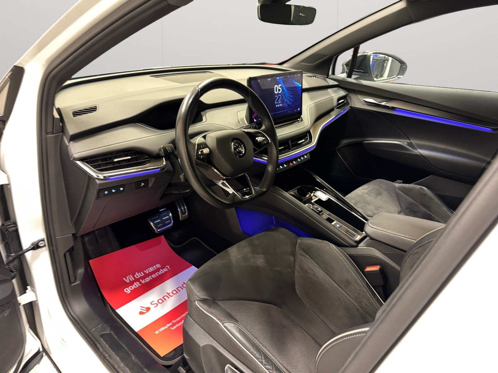 Hvid Skoda Enyaq fra 2022