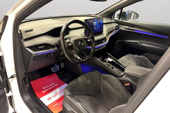 Hvid Skoda Enyaq fra 2022