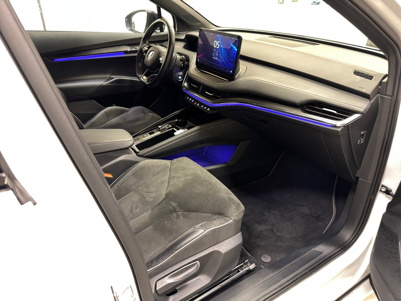 Hvid Skoda Enyaq fra 2022