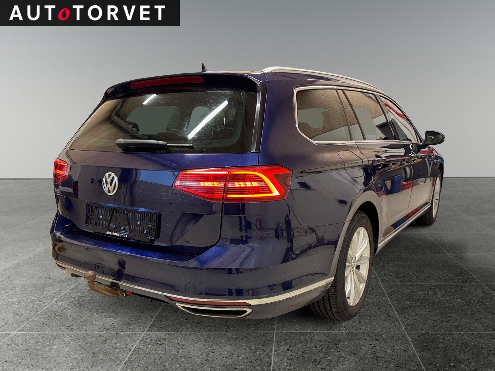 Blå VW Passat fra 2018