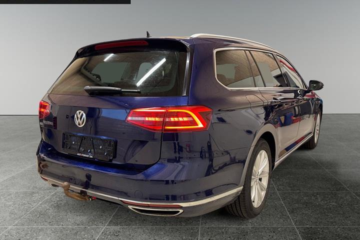 Blå VW Passat fra 2018