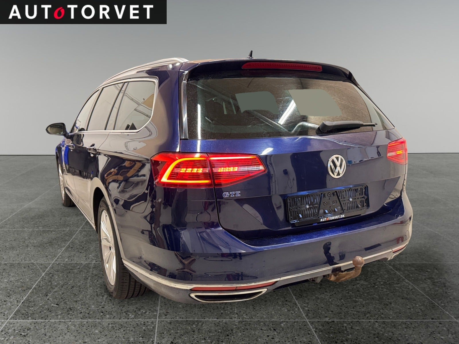 Blå VW Passat fra 2018