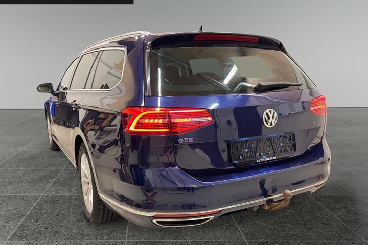 Blå VW Passat fra 2018