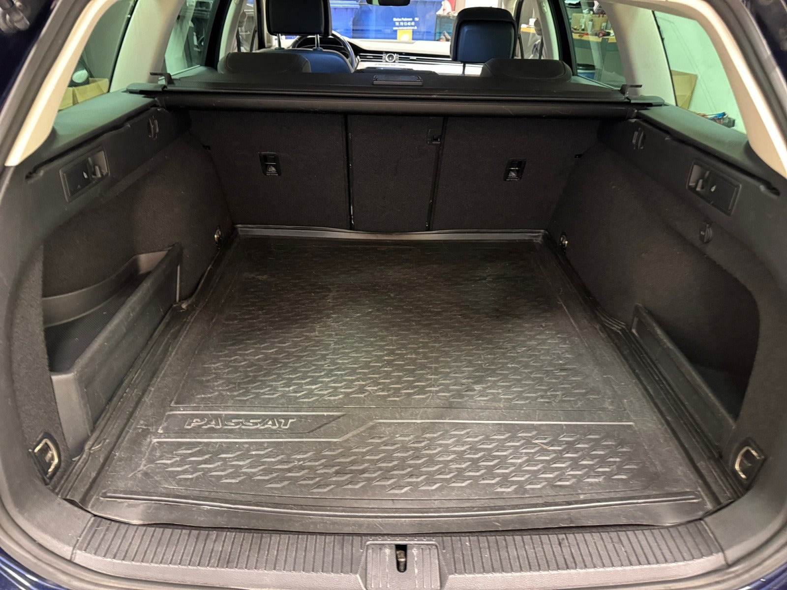 Blå VW Passat fra 2018