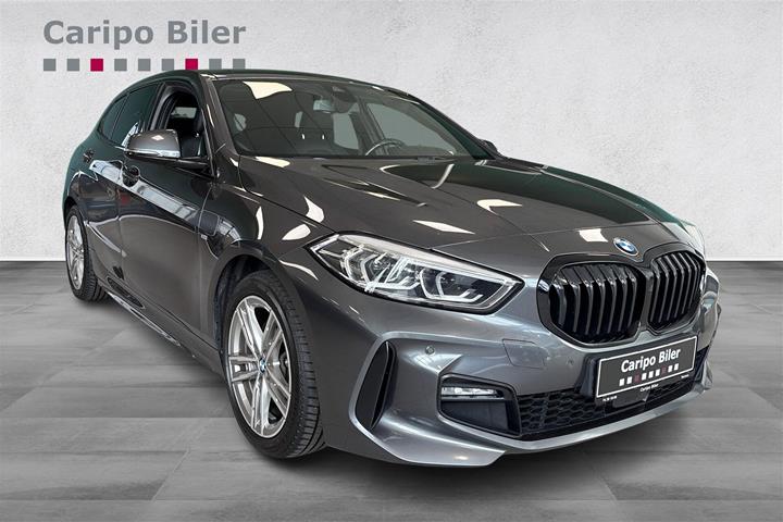 Grå BMW 118d fra 2020