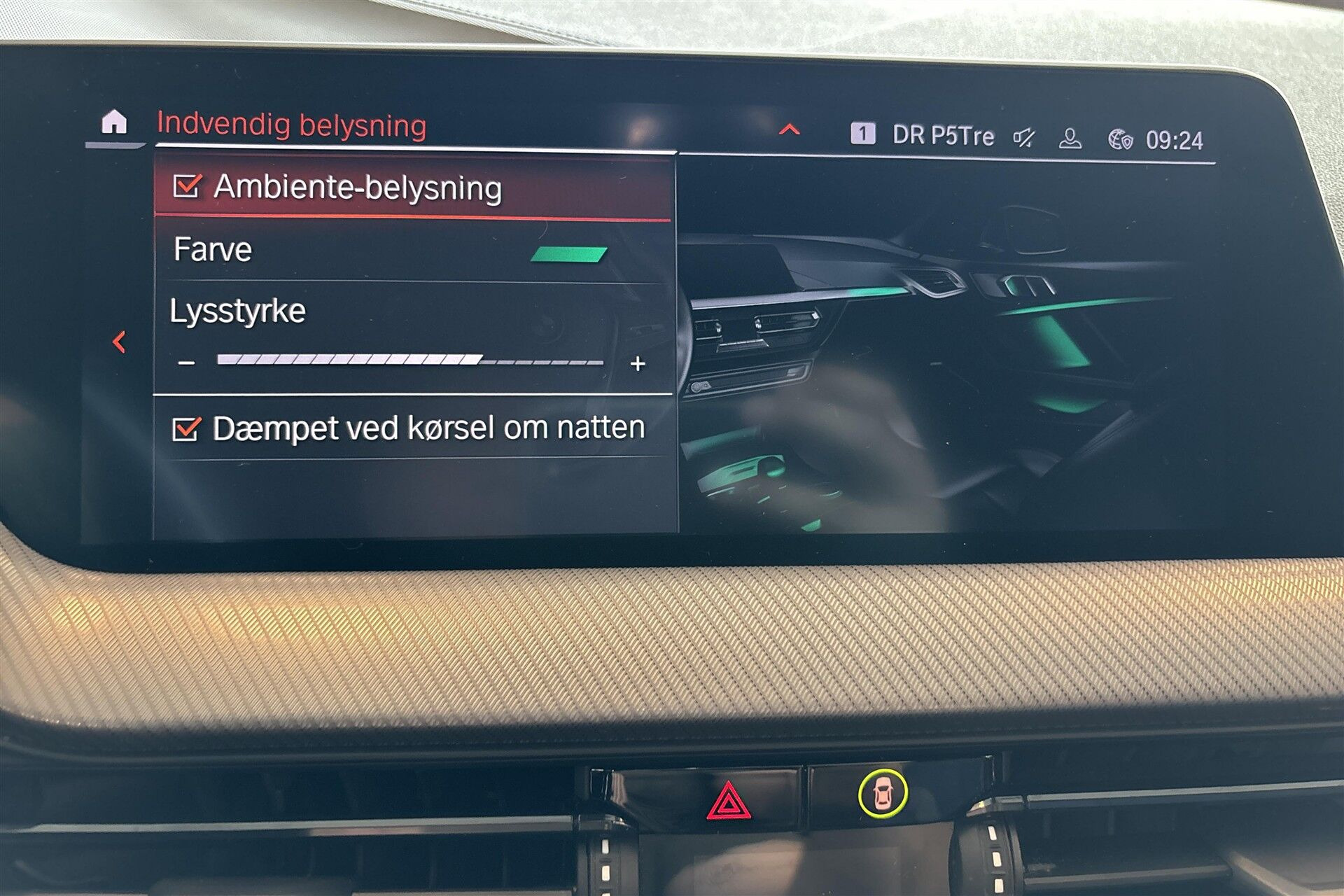 Grå BMW 118d fra 2020