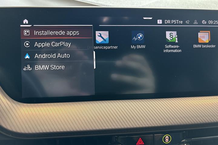 Grå BMW 118d fra 2020