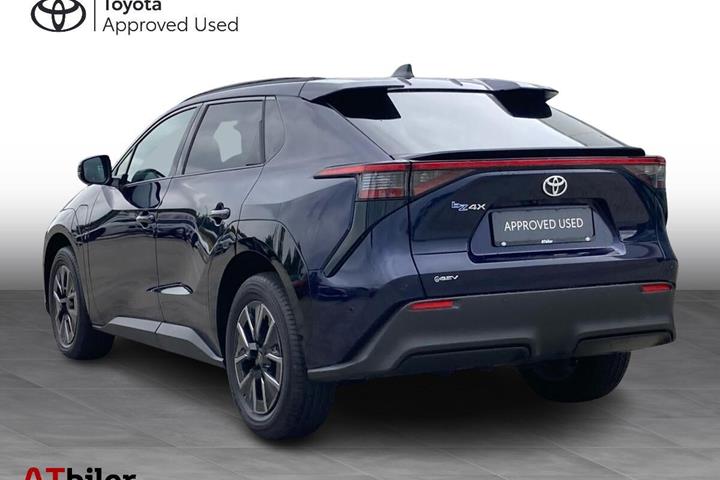 Blå Toyota BZ4X fra 2025
