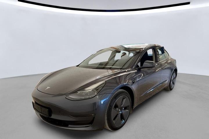 Grå Tesla Model 3 fra 2023