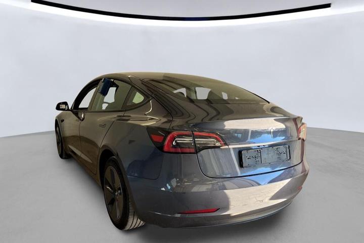 Grå Tesla Model 3 fra 2023